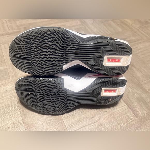 Nike - Picture 5 of 6